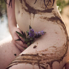  Nude