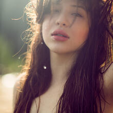 Nude