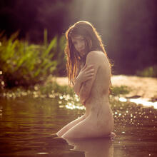  Nude