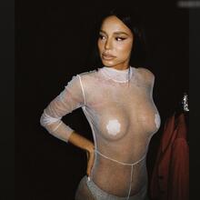  Nude