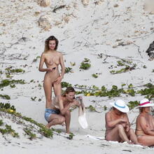  Nude