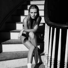  Nude
