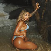  Nude