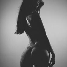 Nude