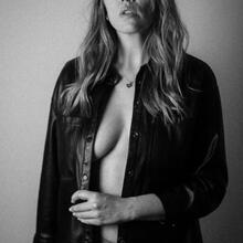  Nude