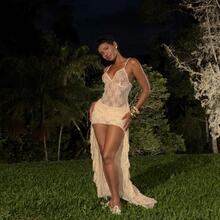  Nude