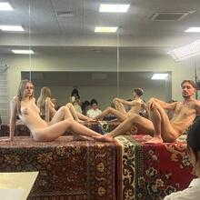  Nude