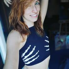  Nude