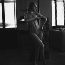  Nude
