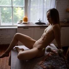  Nude