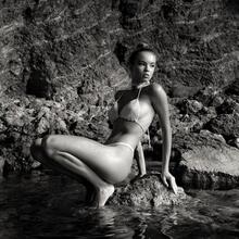  Nude