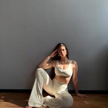 Nude