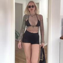  Nude