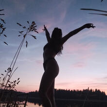  Nude