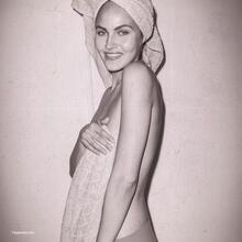  Nude