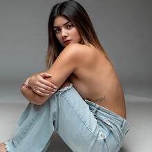  Nude