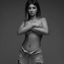  Nude