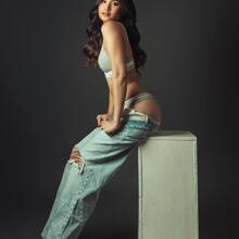  Nude