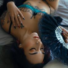  Nude