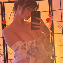  Nude