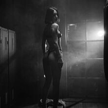  Nude