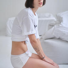  Nude