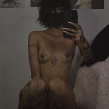  Nude