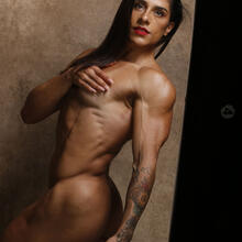  Nude
