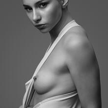  Nude