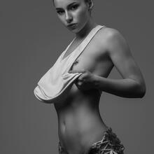  Nude