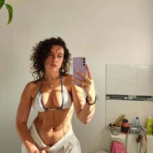  Nude