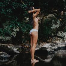  Nude