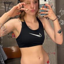  Nude