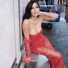  Nude