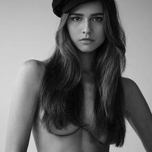  Nude