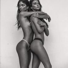  Nude