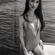  Nude