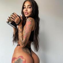  Nude