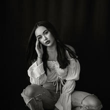  Nude