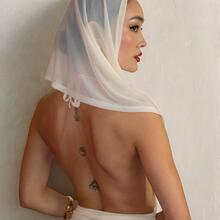  Nude