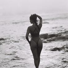  Nude