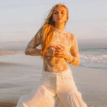  Nude