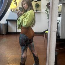  Nude