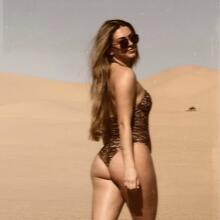  Nude