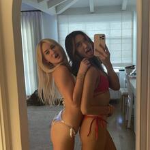  Nude