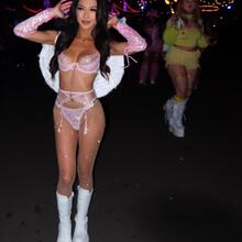  Nude