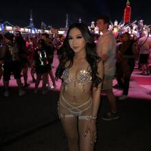  Nude