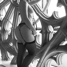  Nude