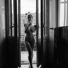  Nude