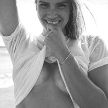  Nude